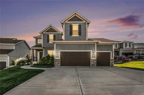 8023 Ne 99th St, Kansas City, MO, 64157-8036 | Card Image