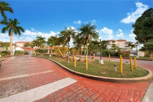 a-201-8305 Sw 152nd Ave, Miami, FL, 33193 | Card Image
