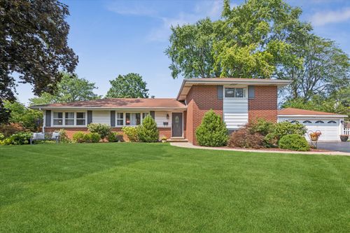 1041 Longmeadow Dr, Glenview, IL, 60025-2547 | Card Image
