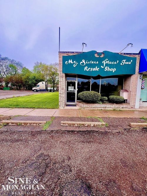 21043 Kelly Road, Eastpointe, MI, 48021 | Card Image