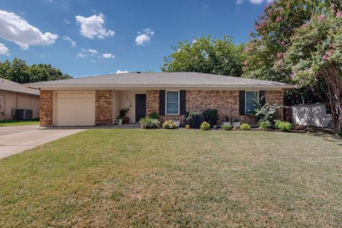 716 Vaughn Dr, Burleson, TX, 76028-5262 | Card Image