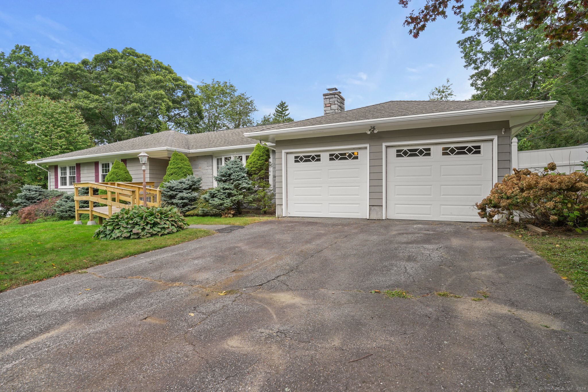 Meadowridge Dr, Shelton, CT 06484