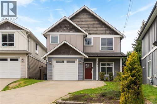 6886 Saanich Cross Rd, Victoria, BC, V8Z5X6 | Card Image