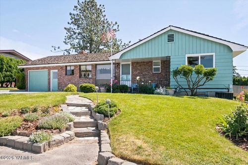 111 Sunset Way, Zillah, WA, 98953-9429 | Card Image