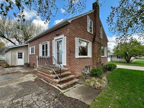 121 E Barck Ave, Luverne, MN, 56156-1107 | Card Image