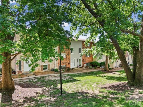 161 Carmel Woods Dr, Ellisville, MO, 63021-4220 | Card Image