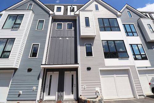 11-118 Eaton St, Reading, MA, 01867-2777 | Card Image