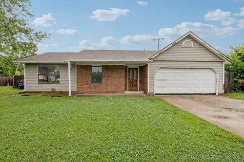 8102 N 121st East Ave, Owasso, OK, 74055-6201 | Card Image