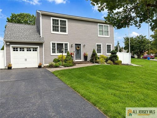 8 Tanglewood Ln, Colonia, NJ, 07067-3036 | Card Image