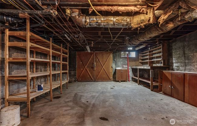 Garage/work space. | Image 27
