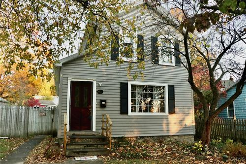 407 Walnut St, Fayetteville, NY, 13066-2135 | Card Image
