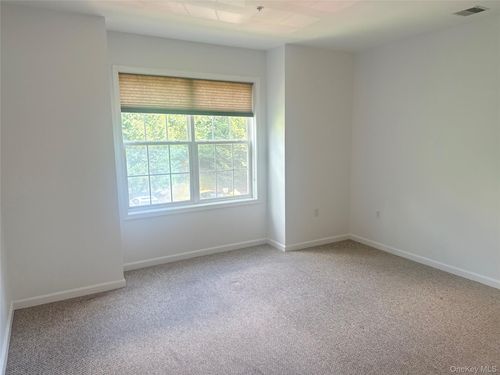 935 Tower Ridge Cir, Middletown, NY, 10941-2611 | Card Image