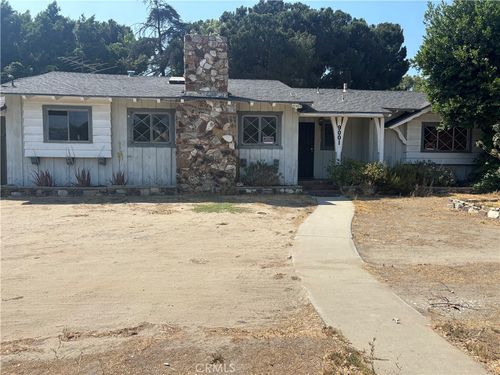 9001 Kester Ave, Panorama City, CA, 91402-1504 | Card Image