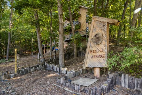 42 Indiana St, Bristol, VA, 24201-2250 | Card Image