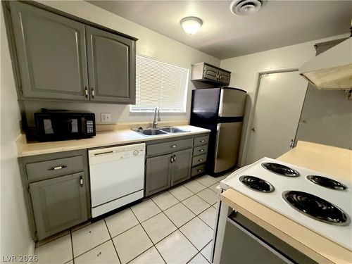 5908 Carmen Blvd, Las Vegas, NV, 89108-1553 | Card Image