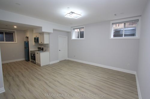 2-11 Cronin Dr, Etobicoke, ON, M9B4T7 | Card Image