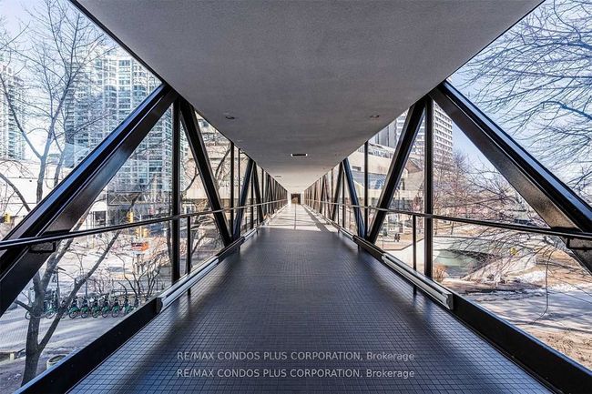 1819 - 33 Harbour Sq, Condo with 1 bedrooms, 1 bathrooms and 1 parking in Toronto ON | Image 5