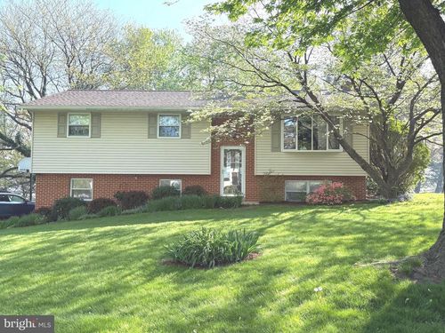 419 Hilltop Cir, ELIZABETHTOWN, PA, 17022-9659 | Card Image