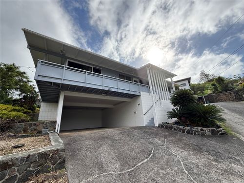 2155 Puowaina Dr, Honolulu, HI, 96813-1789 | Card Image