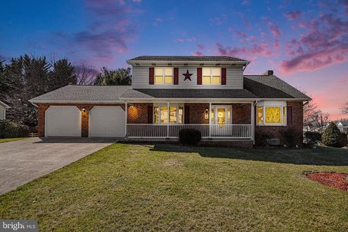 11 Narrow Rd, HANOVER, PA, 17331-9262 | Card Image