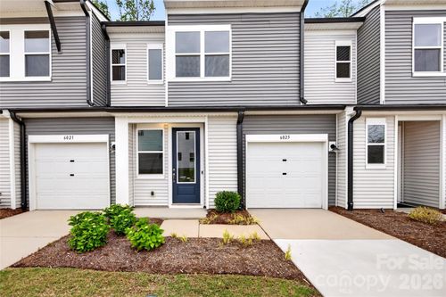 6025 Longar Ln, Charlotte, NC, 28269-4920 | Card Image
