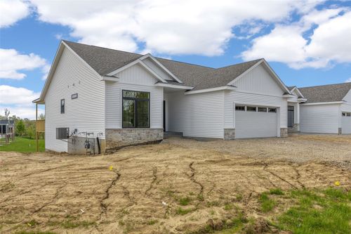 5700 Meadow Grass Cir Se, Cedar Rapids, IA, 52403-7074 | Card Image