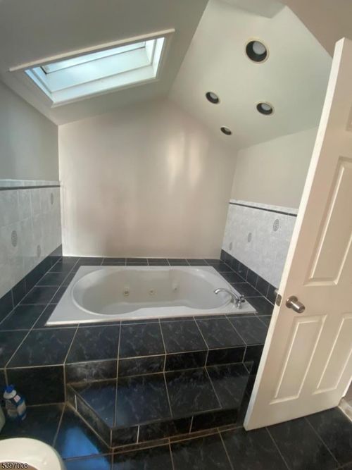 423 1st Ave, Elizabethport, NJ, 07206-1108 | Card Image