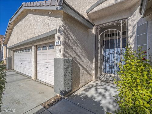 8516 Bandits Bluff Ave, Las Vegas, NV, 89143-5161 | Card Image