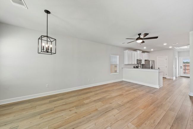 The open-concept layout of the Arc seamlessly connects the family room, kitchen and dining area, creating a spacious and fluid entertainment zone. Whether you're hosting a cozy family dinner or a party, this area is the perfect backdrop for all your entertaining needs. | Image 4