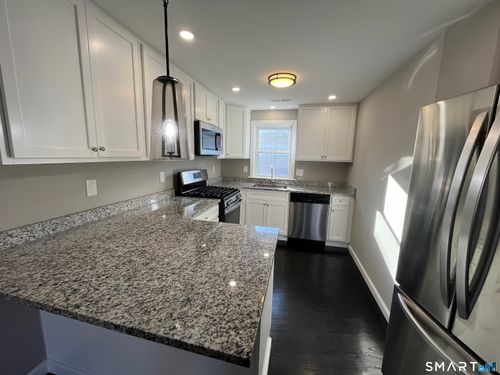 395 Blake St, New Haven, CT, 06515-1240 | Card Image