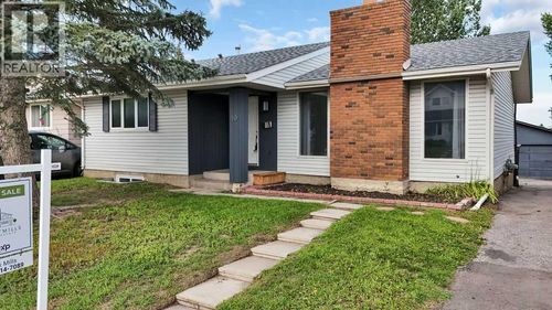 10 Radcliffe Cres Se, Calgary, AB, T2A5X2 | Card Image