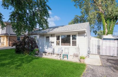 10547 Princess Avenue, House other with 3 bedrooms, 1 bathrooms and 2 parking in Chicago Ridge IL | Image 2