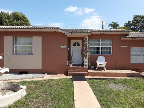 4074 Nw 4th St, Miami, FL, 33126-5672 | Card Image