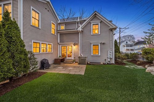 56-56 Churchill Ave, Cambridge, MA, 02140-1017 | Card Image