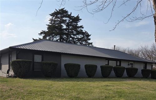 8019 Sale Barn Rd, Cameron, MO, 64429-2547 | Card Image