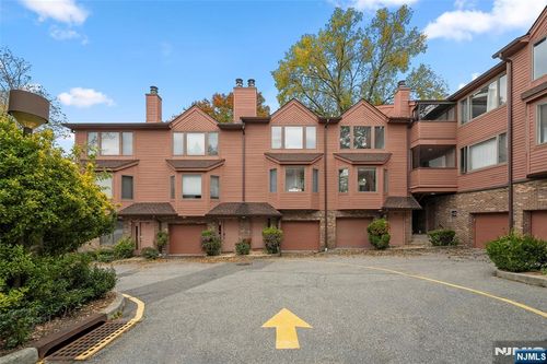 222D Washington Ave, Fort Lee, NJ, 07024-4000 | Card Image