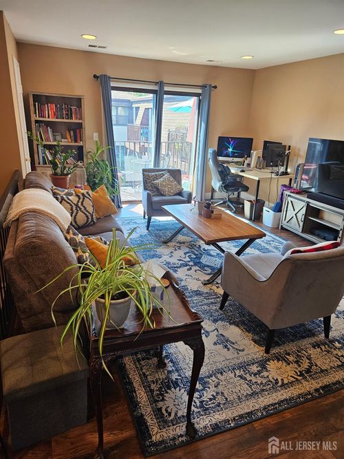 1314 N Oaks Blvd, North Brunswick, NJ, 08902-2158 | Card Image