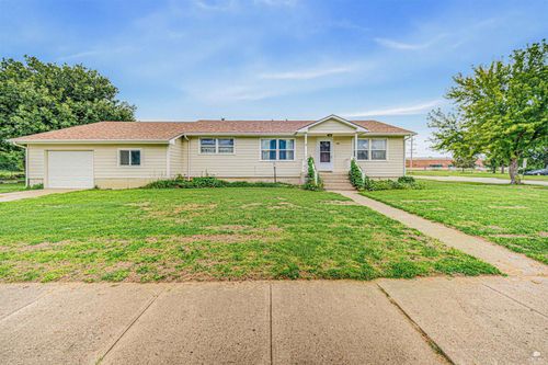 106 W 6th St, Chapman, KS, 67431-2510 | Card Image
