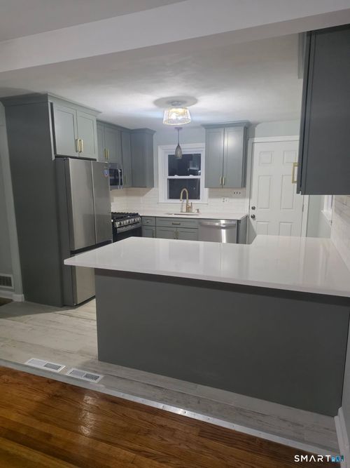 22 Parker Ave, West Haven, CT, 06516-6315 | Card Image