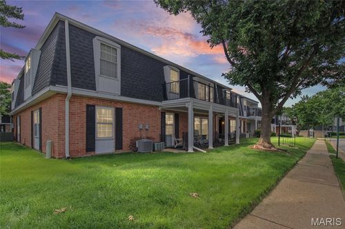 h-1674 Blue Ridge Dr, Saint Louis, MO, 63125-2608 | Card Image