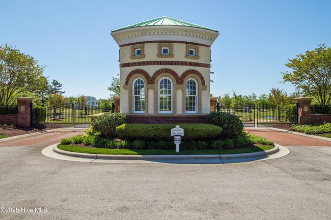 Neighborhood gate | Image 26
