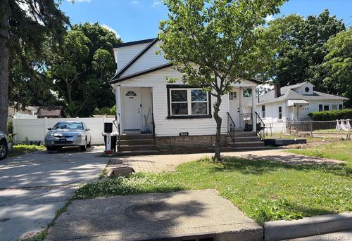 634 Hillside Court, Hempstead, NY, 11553 | Card Image