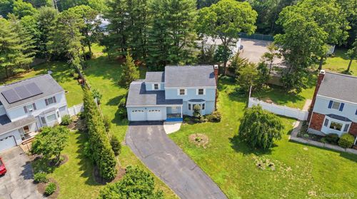 19 Sherwood Ct, Ronkonkoma, NY, 11779-1800 | Card Image