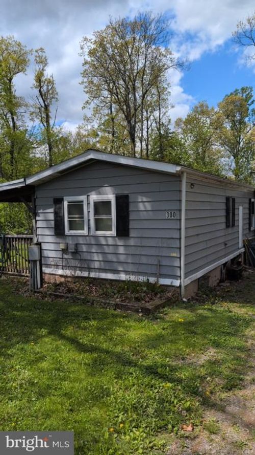 300 Horseshoe Trail Rd, DENVER, PA, 17517-8705 | Card Image