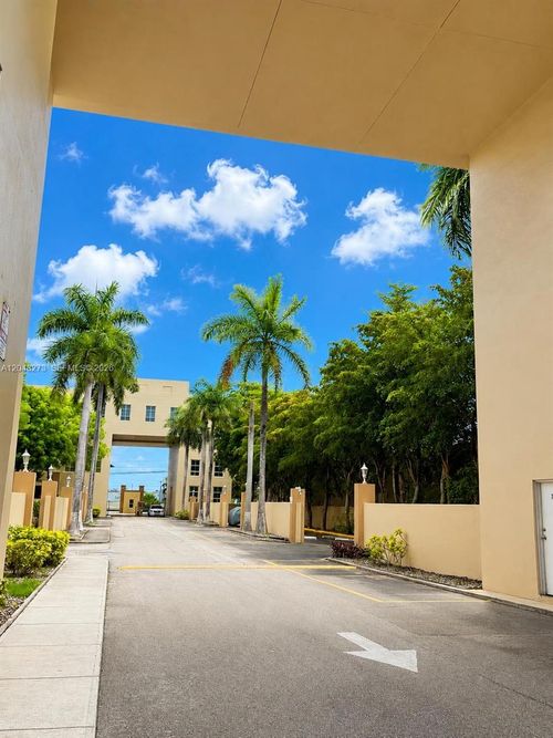 335-7420 W 20th Ave, Hialeah, FL, 33016-5543 | Card Image
