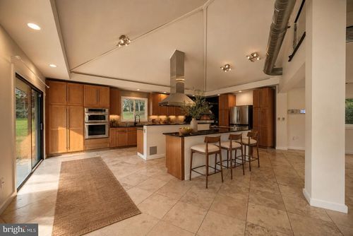 11208 Georgetown Pike, Great Falls, VA, 22066-1304 | Card Image