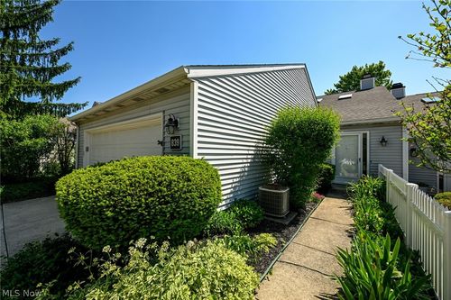 839 Sutton Place, Akron, OH, 44313 | Card Image