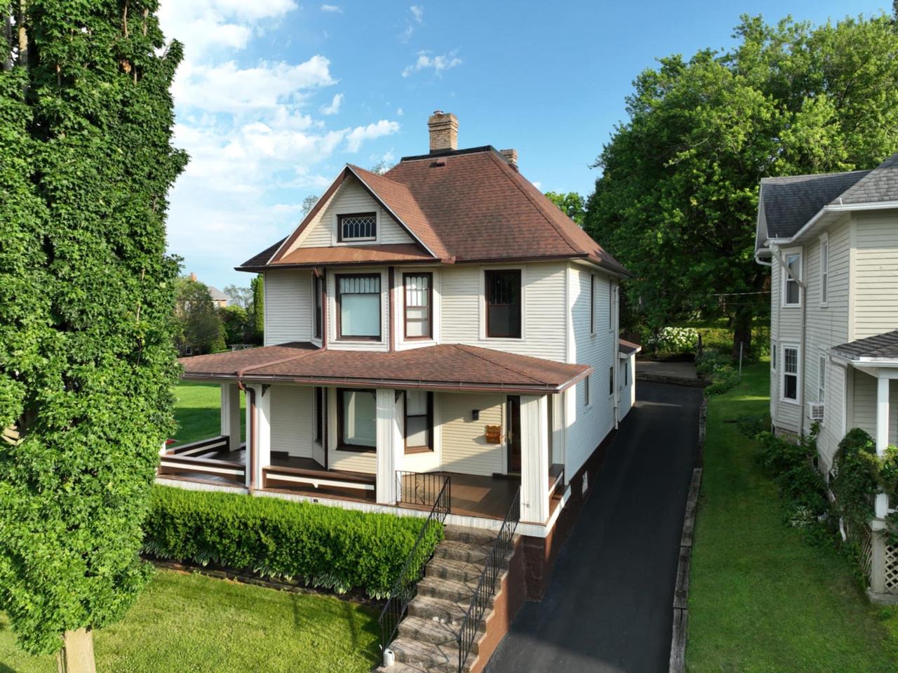 Maiden St, Mineral Point, WI 53565
