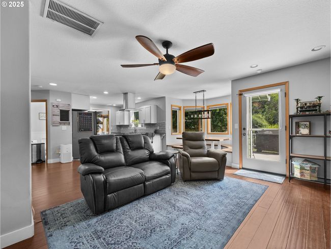12255 Se Mapleleaf Ct, House other with 4 bedrooms, 3 bathrooms and 2 parking in Clackamas OR | Image 15