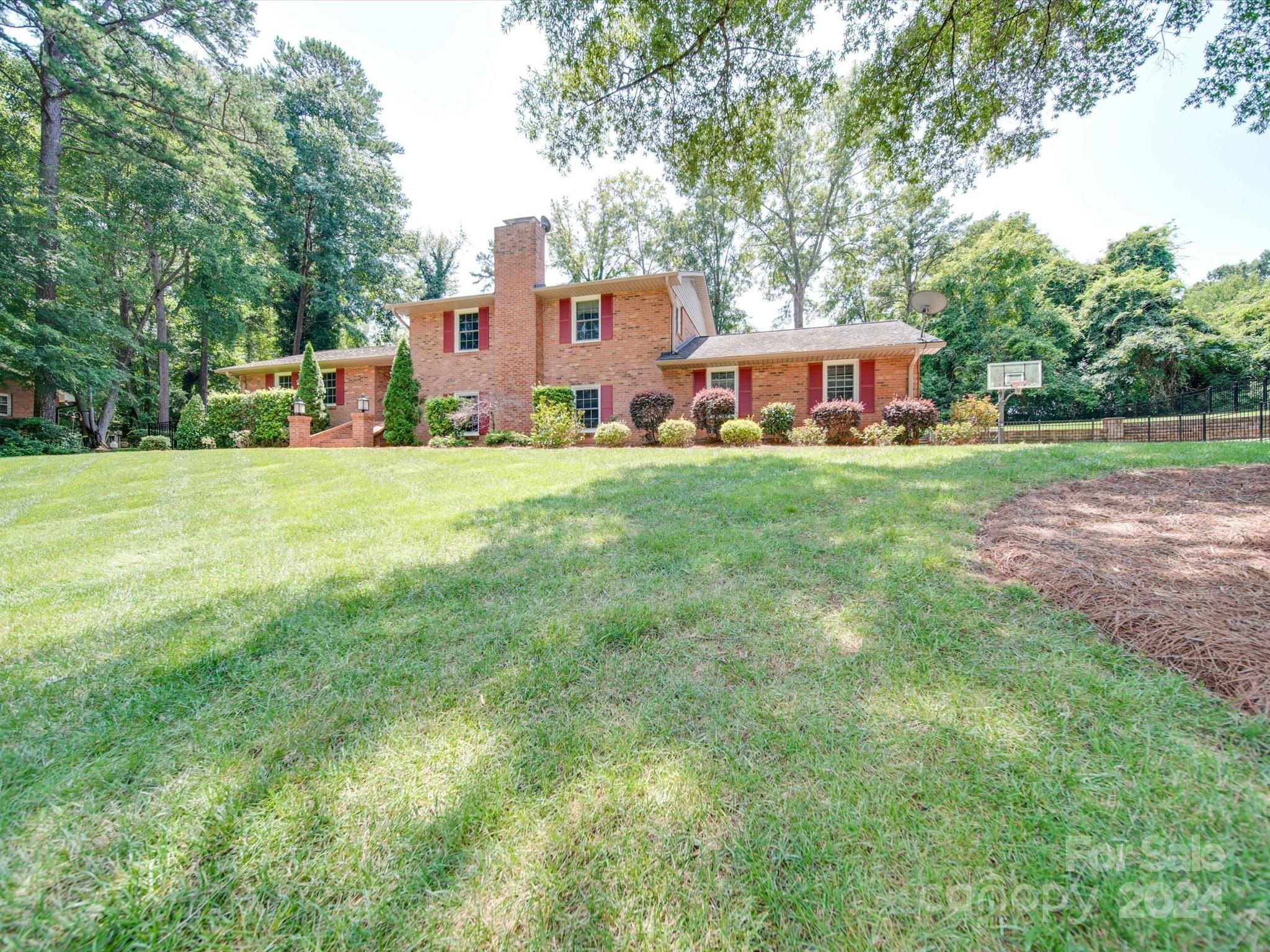 Brook Ave, Concord, NC 28025